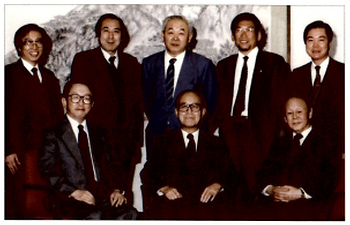 [석탑갤러리] 1989 사회과학원 이사들과 함께 김준엽 前총장 이미지